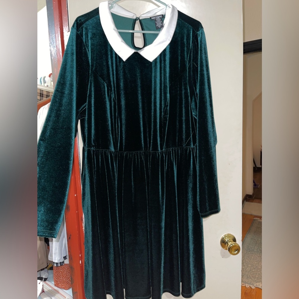 Hot Topic Long-sleeve Green Velvet Dress (Plus Size) 3X